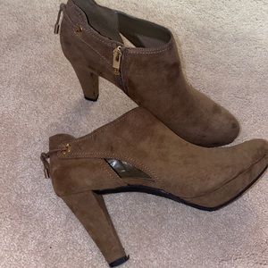 Liz Claiborne Memory Foam Taupe Heeled Boots